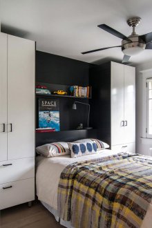 Bilik tidur kecil dengan almari pakaian