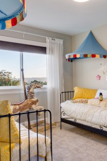 Детско 10 кв.м с легло от ковано желязо