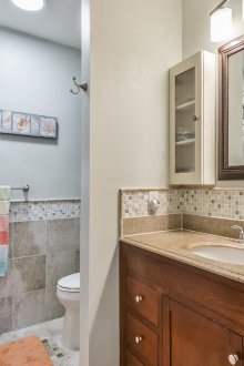 Bilik mandi 4 meter persegi dengan dinding kering