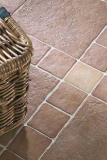 Текстурирана кафява плочка за кухнята