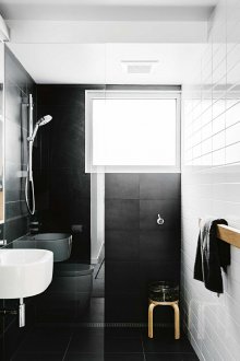 Bilik mandi 4 meter persegi dengan jubin