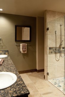 Bilik mandi 4 meter persegi dengan jubin seramik