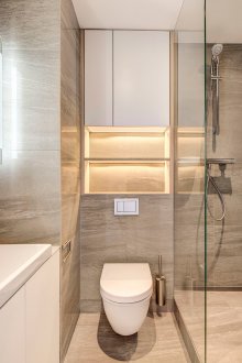 Bilik mandi 4 meter persegi dengan jubin seramik