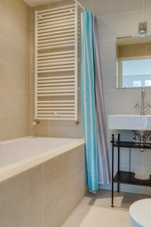 Bilik mandi 4 meter persegi di apartmen