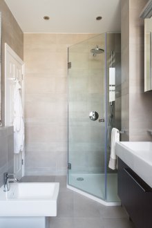 Bilik mandi 4 m persegi dengan hiasan