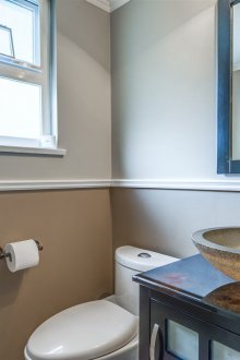 Bilik mandi 4 meter persegi dengan sinki