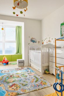 Детска стая в студио апартамент с балкон