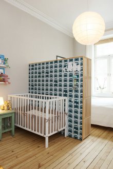 Детска стая в студио апартамент с скрин