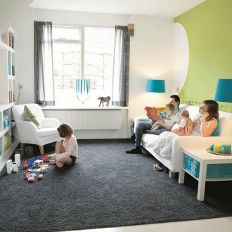 Детска стая в студио апартамент с килим