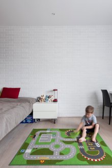 Детска стая в студио апартамент с мебели