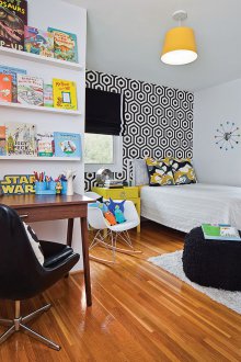 Детска стая в студио апартамент с бюро
