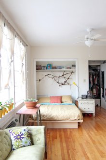 Подреждане на детски мебели в студио