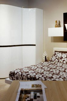 Ъглов гардероб в радиус на интериора на спалнята