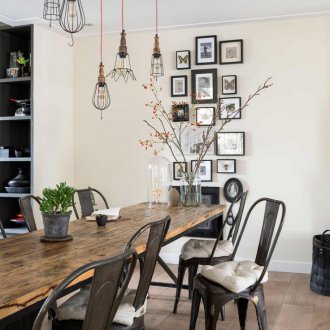 Снимки в интериора на хола