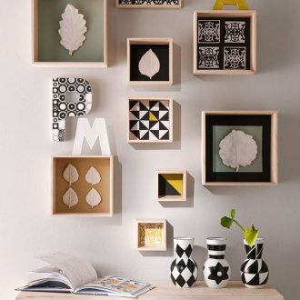 Картините в интериора са малки