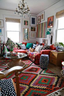 Различни картини в интериора