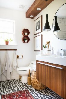 Interior bilik mandi kayu