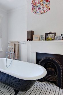 Bilik mandi dalaman dengan perapian