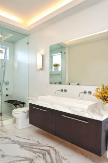 Interior bilik mandi marmar