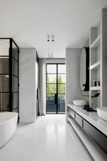 Bilik mandi dalaman dengan hiasan