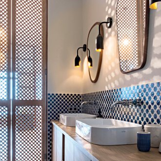 Interior bilik mandi gaya Oriental