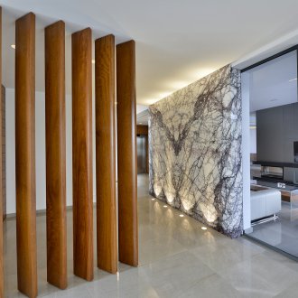 Дизайн на студио апартамент с подсветка