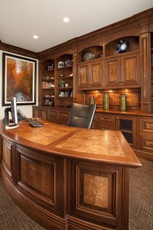 Интериорен дизайн на офис на главата от дъб