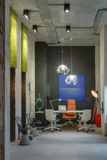 Интериорен дизайн на офис на главата в индустриален стил