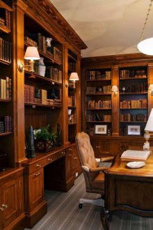 Интериорен дизайн на офис на главата със стелажи