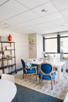 Интериорен дизайн на офиса на главата на жена