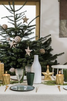 Оформен свещ декор