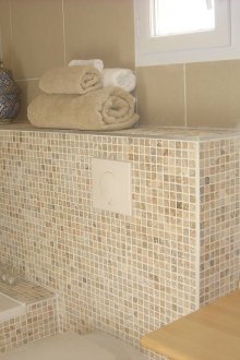 Бежова баня с гипсокартон