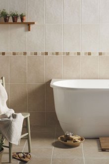 Бежова плочка баня