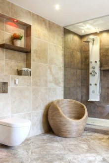 Бежова каменна баня с плочки