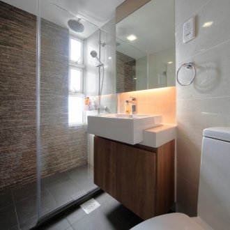 Бежова баня с естествен камък