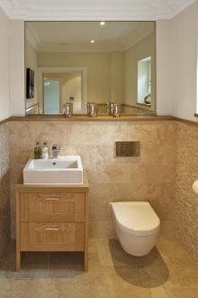 Бежова баня с тоалетна