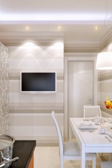 Бял телевизор в оранжево-бяла кухня