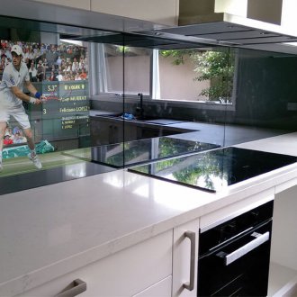 Телевизор в кухнята с дистанционно управление