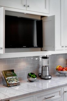 Телевизор, скрит в кухнята