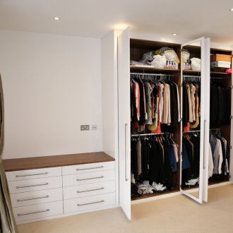 Врати за ниша за съблекални