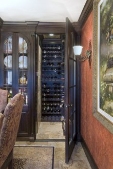 Врати към ниша с вино