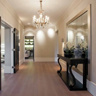 Дизайн на коридор с тъмни мебели