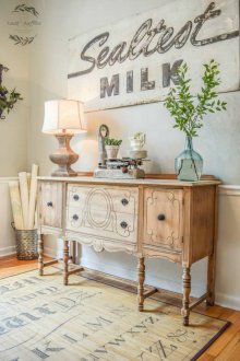 Дизайн на коридор с резбован постамент