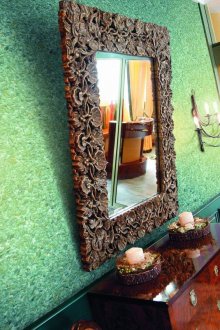 Зелен течен тапет в интериора на коридора