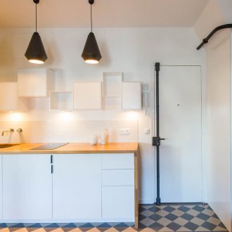 Декор за тръби в черно