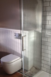 Декор тръби с пластмасови панели