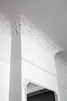 Декор от мазилка върху бордюра