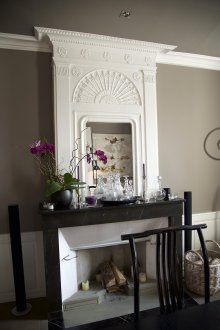 Декора с мазилка над камината