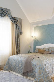 Син течен тапет в спалнята