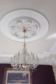 Декора с гипс за полилей